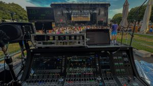 table de mixage pour concert en extérieur